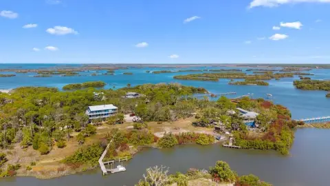 Land in Coastal Cedar Key