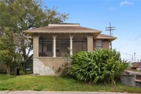 Three-Unit Corner-Lot Triplex