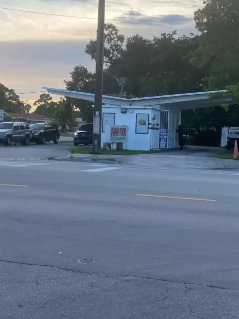 Fort Lauderdale Drive-Thru C-Store