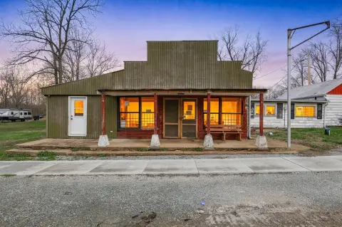Historic Commercial Building in Knob Lick