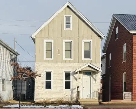 Dubuque Duplex with Garage