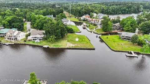 Riverfront Peninsula Land Parcel