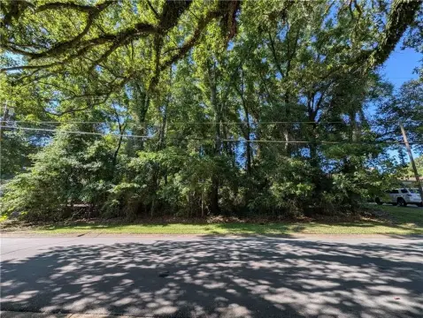 Residential Land in Daphne, AL