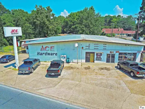 Hardware Retail Store with Storage