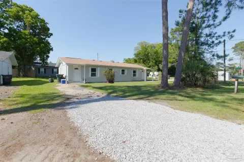 Duplex With In-Unit Laundry Connections