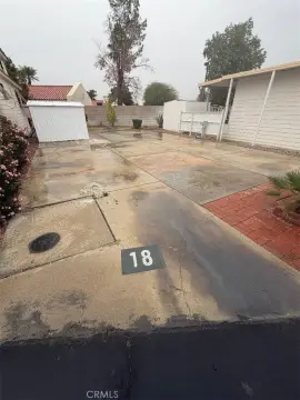 Resort Living Land in Cathedral