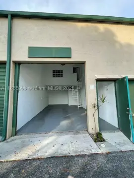 Flex Space with Mezzanine Office