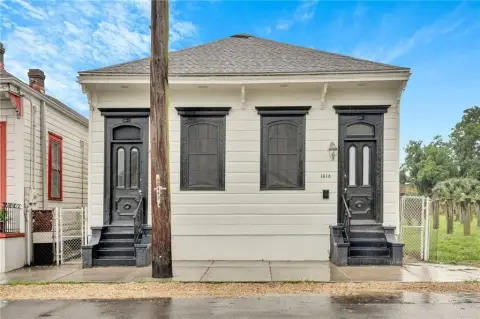 Renovated Duplex with Fenced Yard