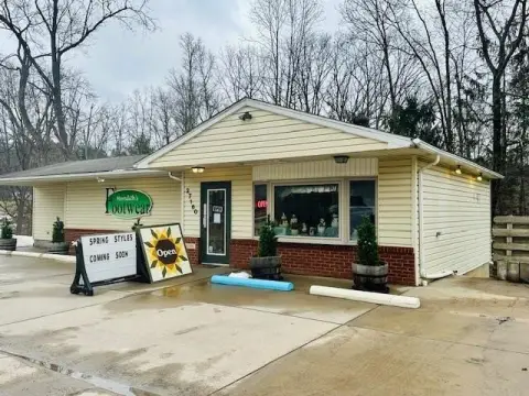 Lucinda Commercial Building For Sale