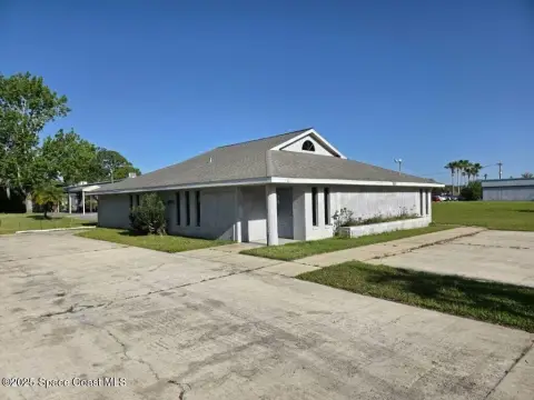 Standalone Office Suite with Lobby