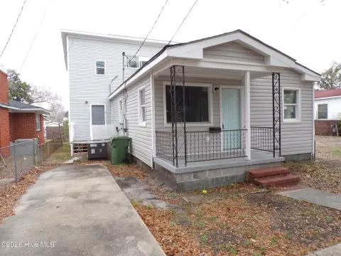 Downtown Duplex with Studio