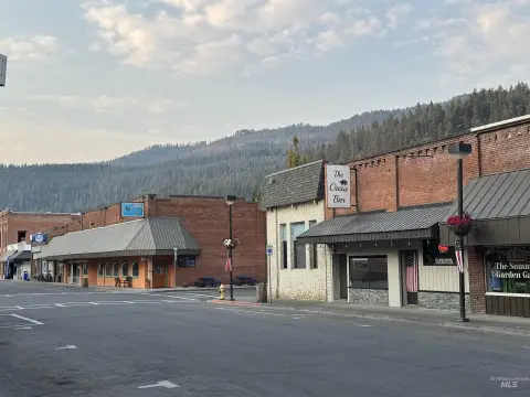 Bar and Pub Building