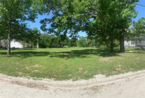 Spacious Vacant Land in Marlin