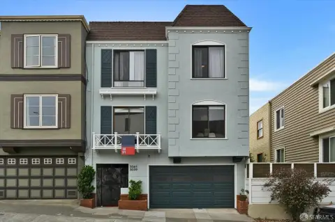 Vacant Duplex with Oversized Garage