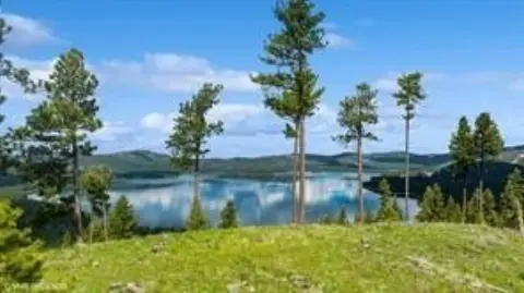 Land with Panoramic Mountain Views