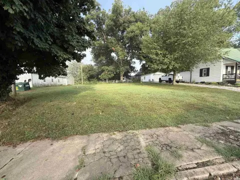 Residential Land in Poseyville, IN