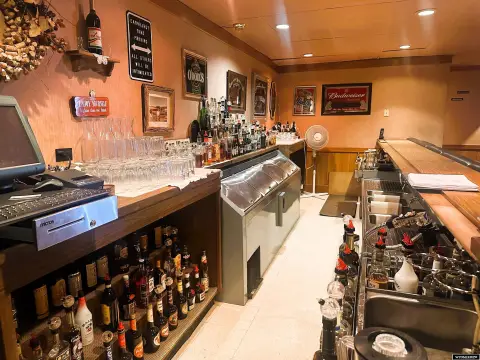 Diamondville Commercial Building with Liquor License