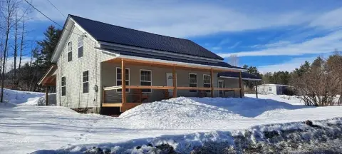 Renovated Farmhouse with River Views