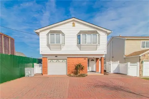 Detached High-Ranch Duplex Home