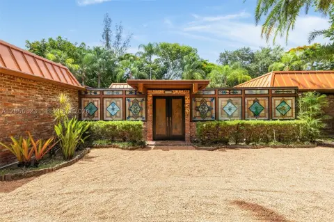 Duplex Property with Guest House