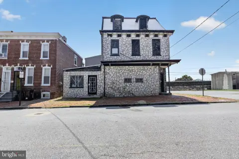 Bar and Package Store with Liquor License