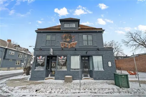 Mixed-Use Building in Seneca District