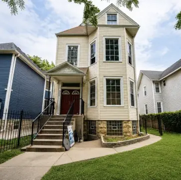 Triplex With Duplex-Down