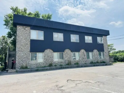 Office Units with Seven Private Offices