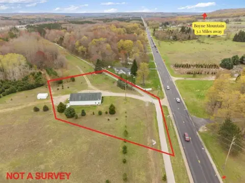 Versatile Commercial Property Near Boyne