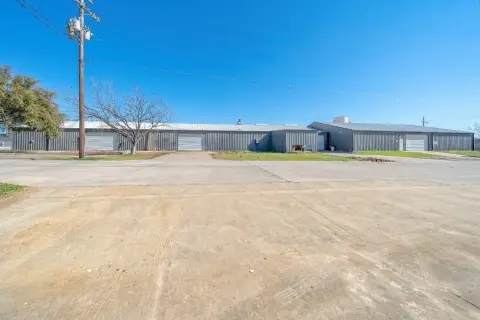 Manufacturing Facility with Grade Door