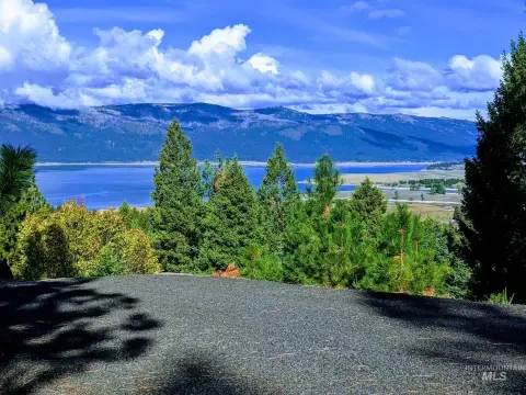 Cascade Land with Mountain Views