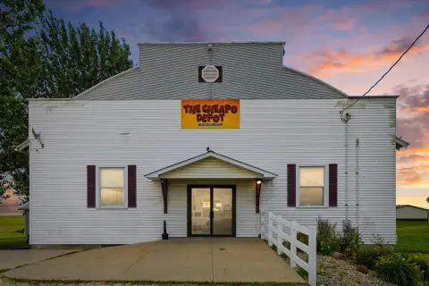 Retail Building with Stage Area