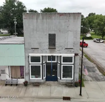 Restaurant and Retail Building with Kitchen