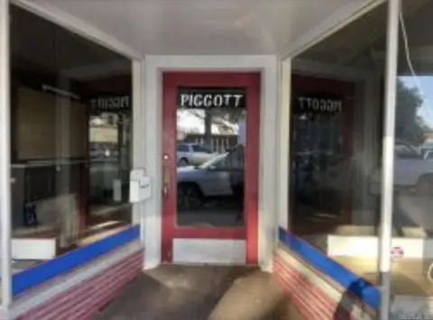 Historic Storefront with High Ceilings