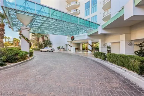 Turnberry Tower West High-Rise Residence