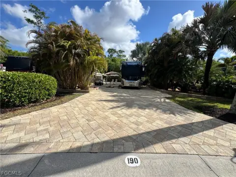 Labelle, FL Land with Coach