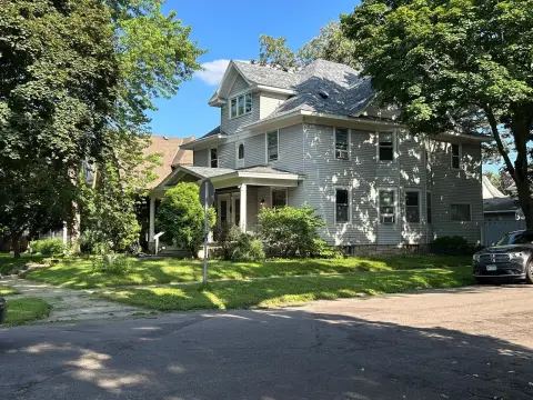 Duplex with Vaulted Loft