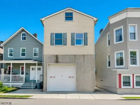 Duplex With Garage Workspace