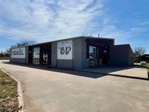 Versatile Commercial Space in Jenks, OK