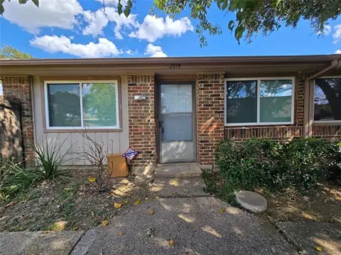 Remodeled Townhouse with Tenant in Place