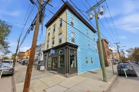 Mixed-Use Multi-Unit Building