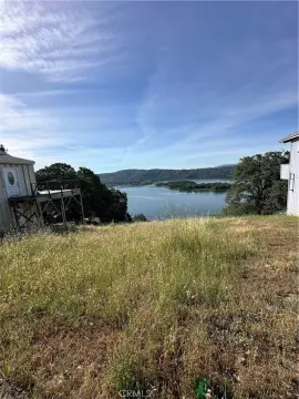 Lakeview Property in Clearlake Oaks