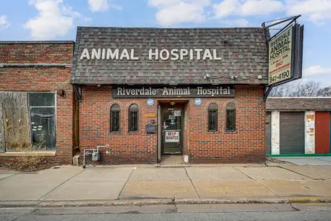 Well-Maintained Commercial Facility in Riverdale