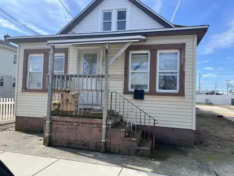 Wildwood Duplex with Income Potential