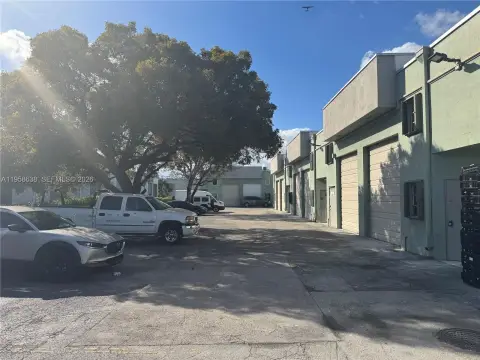 Miami Warehouse Near Executive Airport