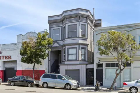 Victorian Triplex With Cottage