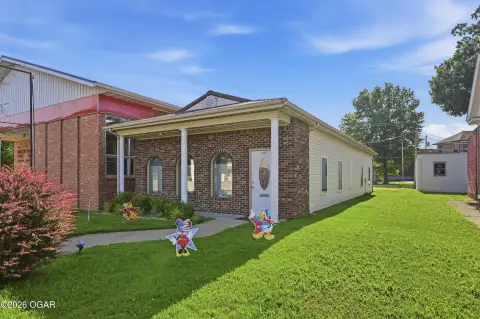 Versatile Commercial Building
