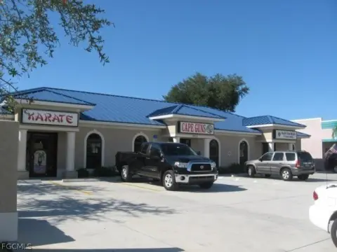 Retail/Office Space in Cape Coral
