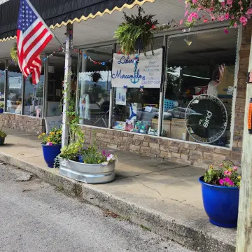 Two-Story Commercial Building in Liberty, KY