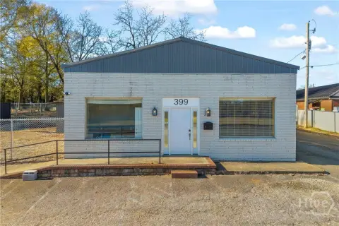 Updated Commercial Building in Commerce